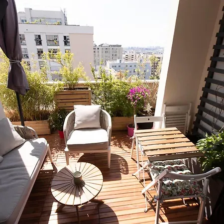 With Terrace And View Of 巴黎