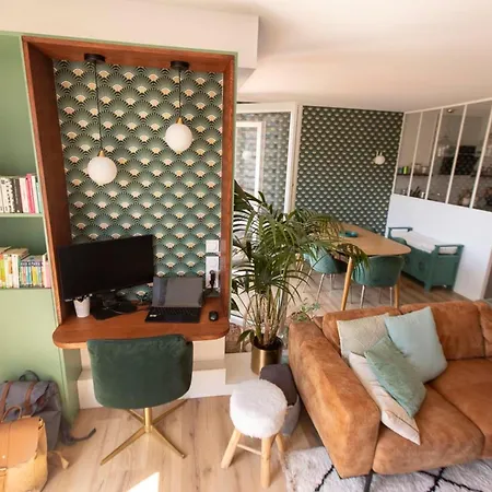 Apartmán With Terrace And View Of *